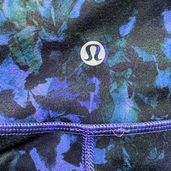 Lululemon Wunder Under Crop II *Full-On Luon” Floral Sport Iris Fl. Multi Sz 2. - Picture 5 of 5